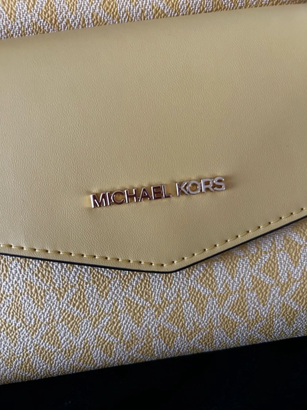 FOR UR SPRING/ SUMMER BAG COLLECTION: MK Daisy 3-Pcs Tote, Crossbody/Wristlet - Picture 14 of 15